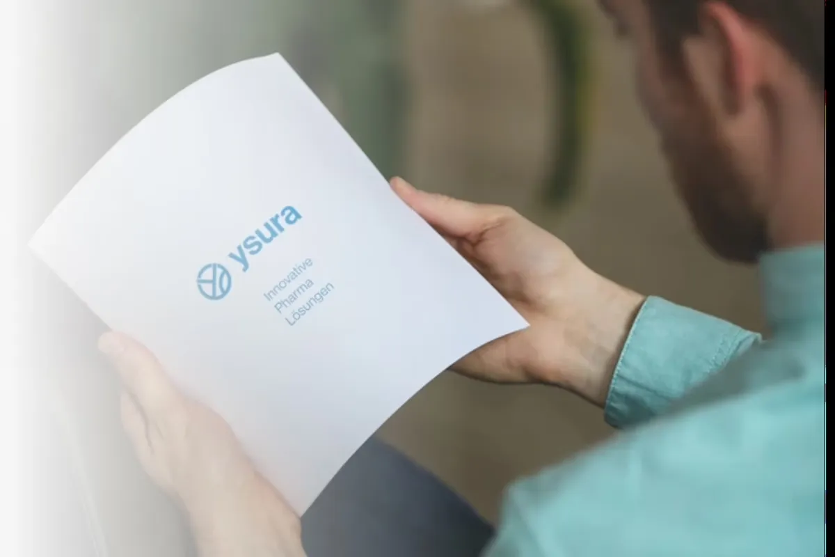 main avec ebook ysura intelligence données santé